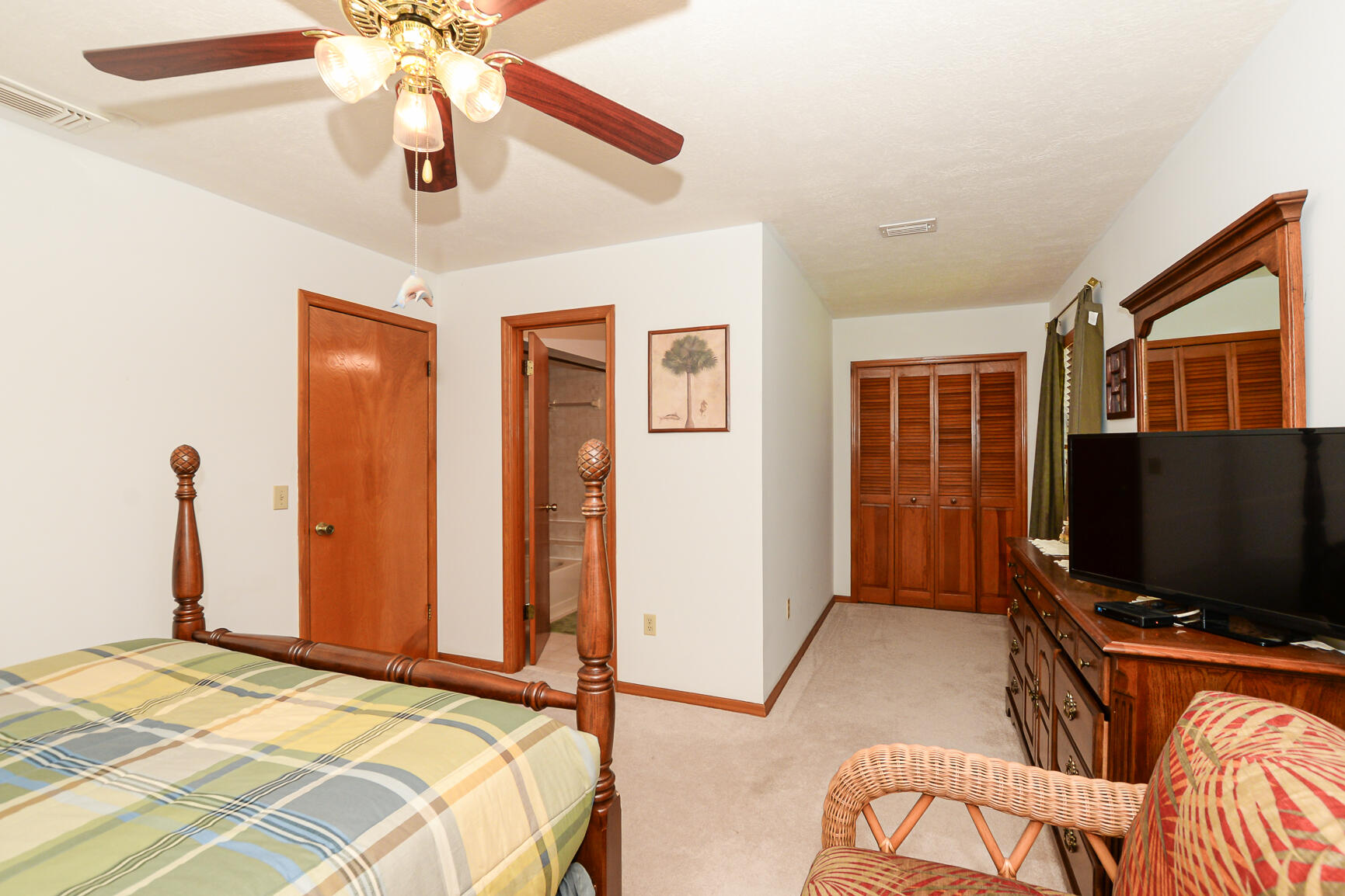 102 NE Surfside Avenue