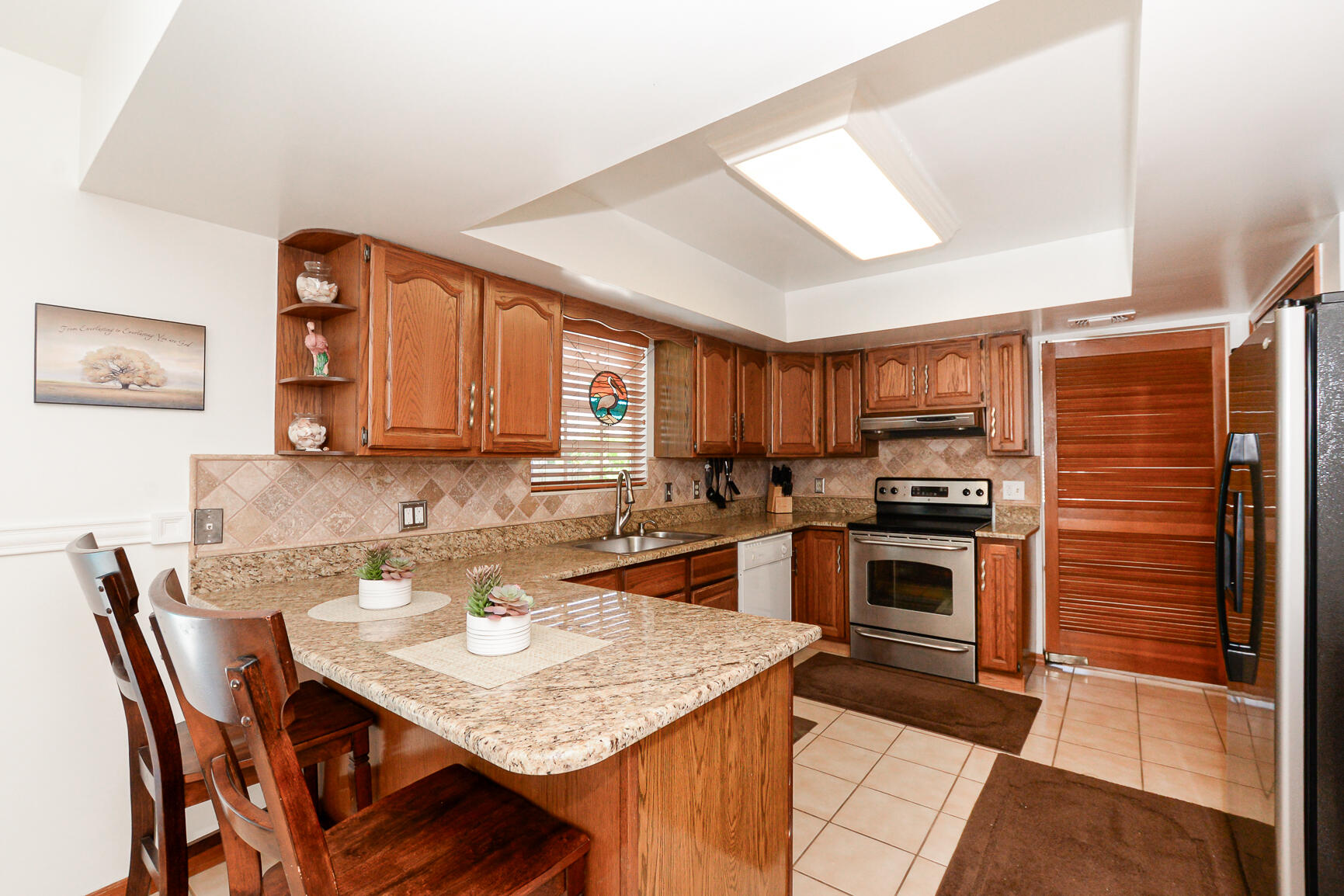 102 NE Surfside Avenue