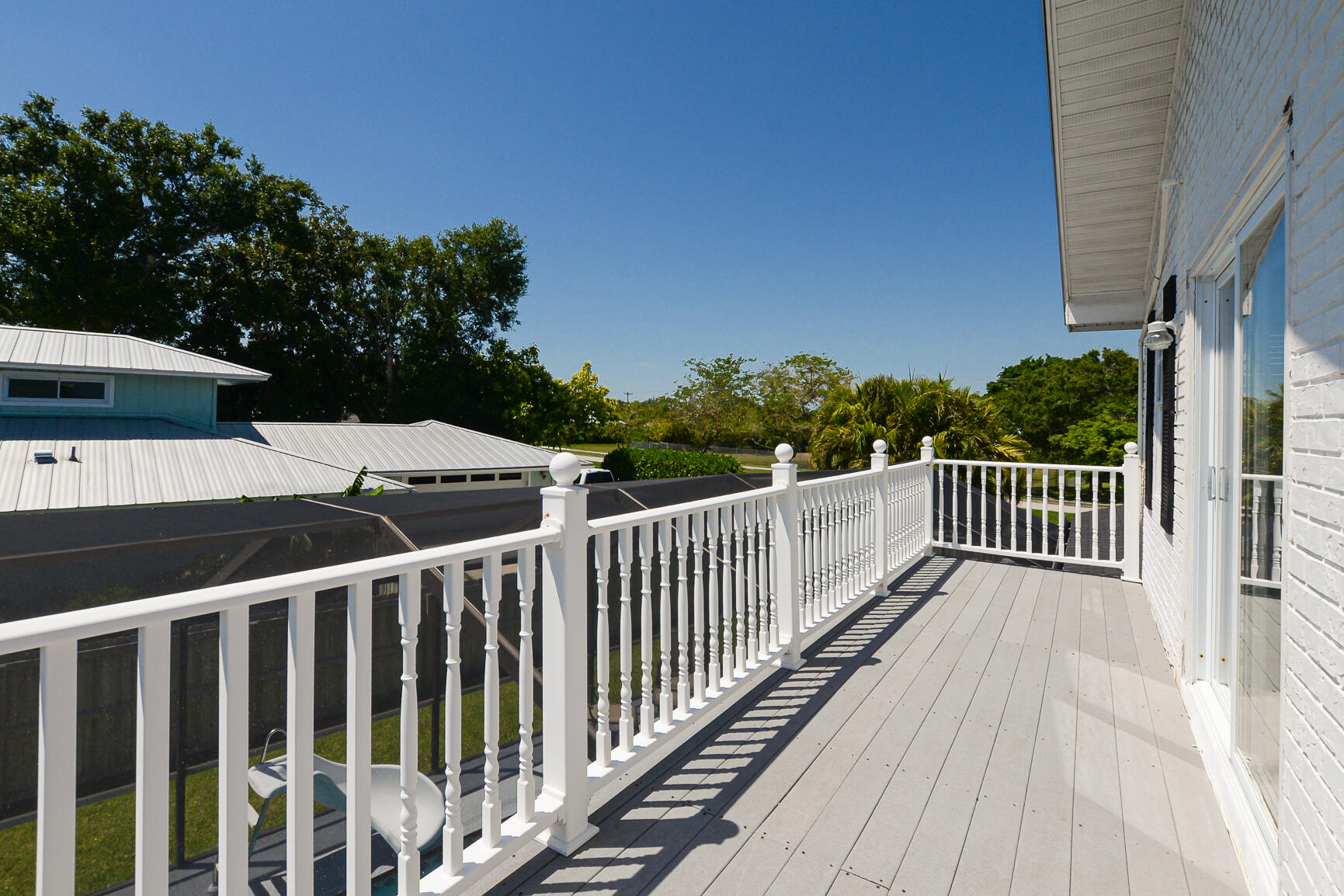 102 NE Surfside Avenue