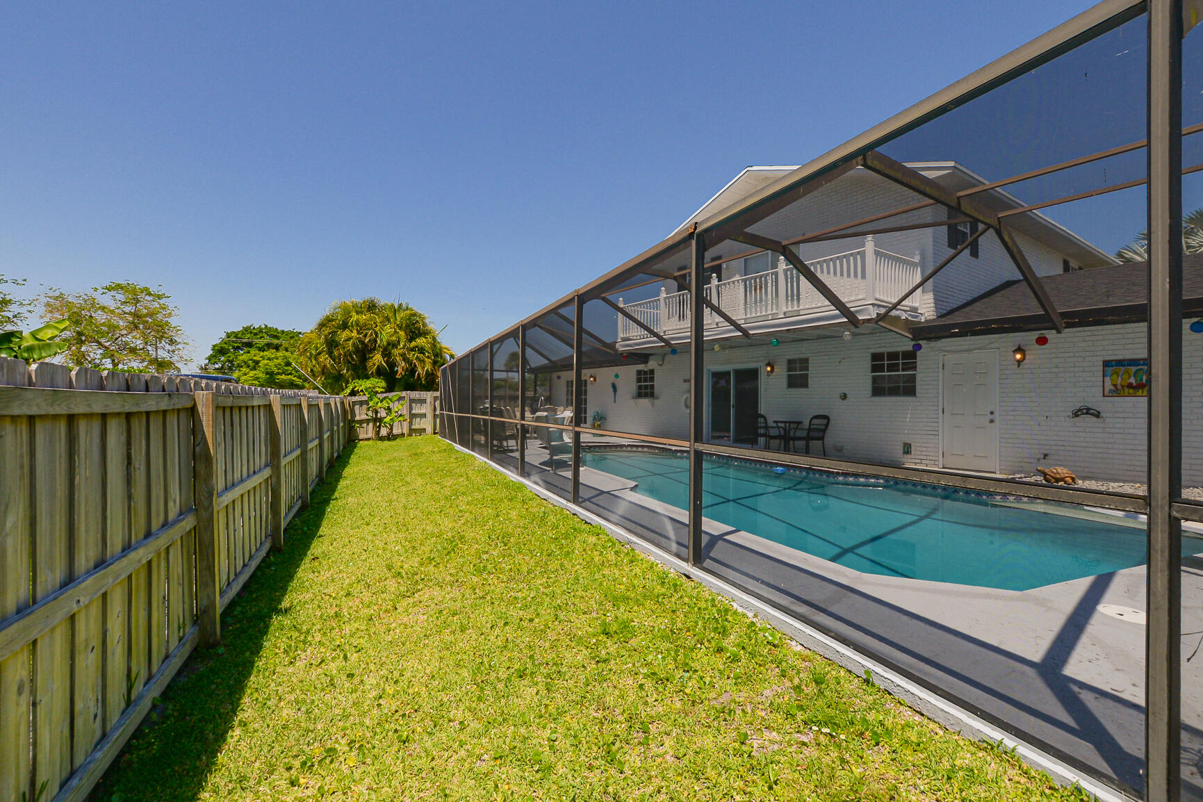 102 NE Surfside Avenue