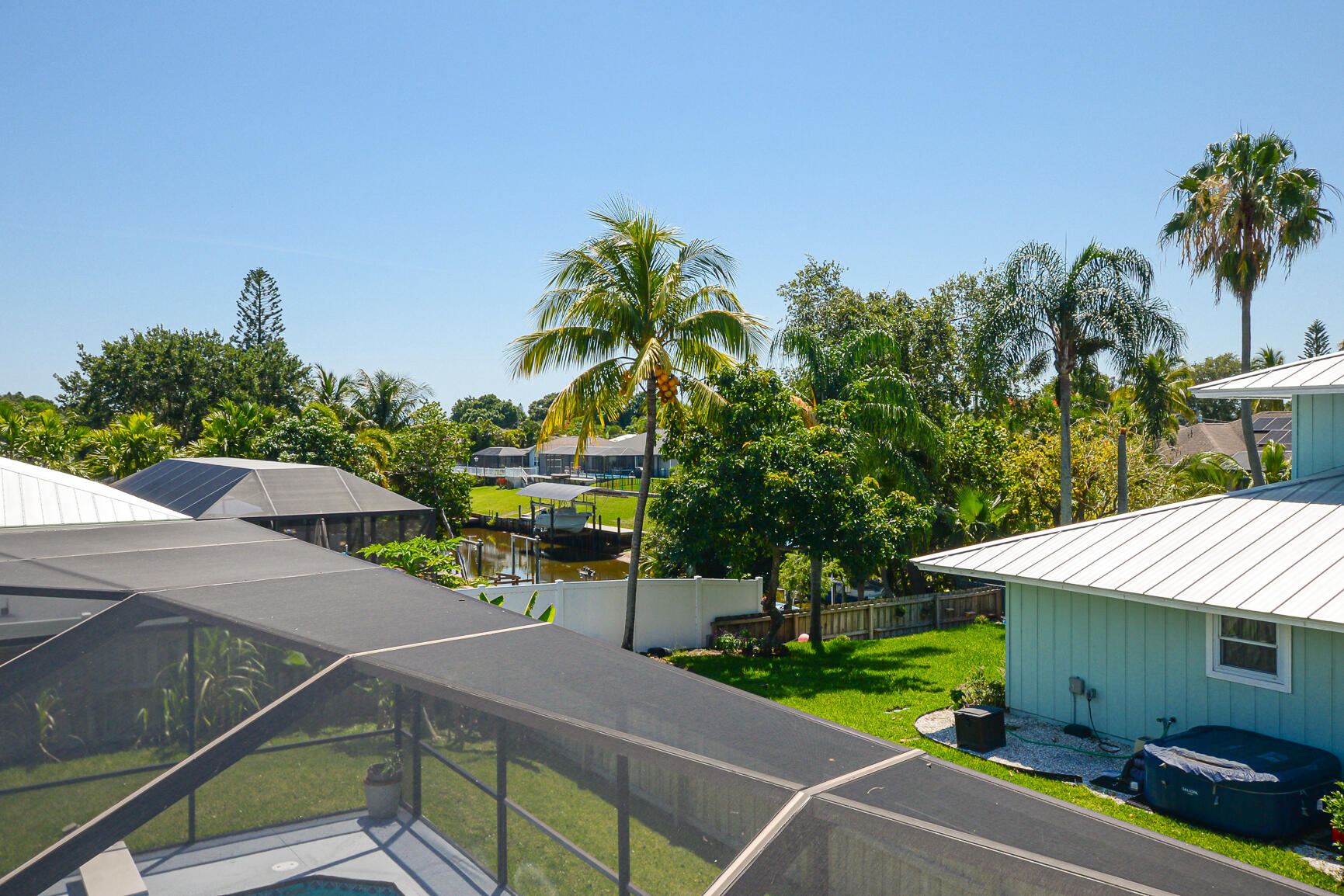 102 NE Surfside Avenue