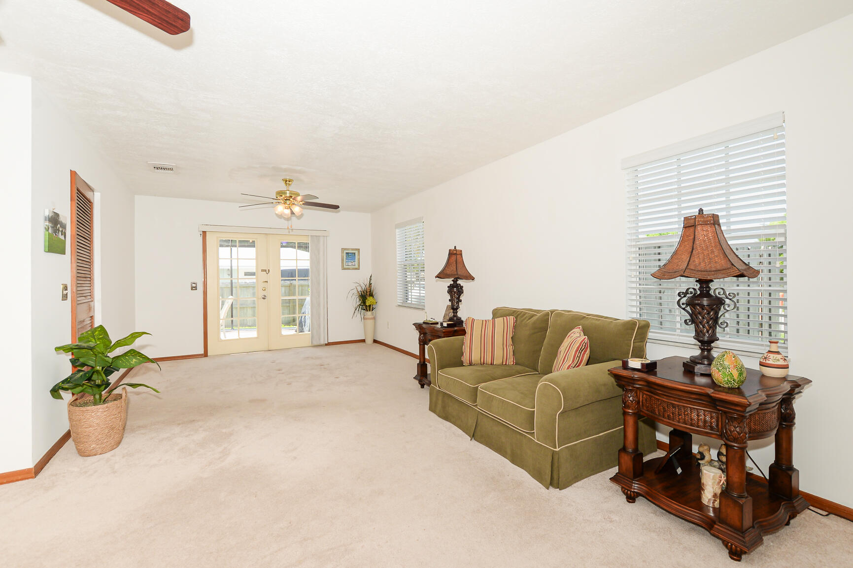 102 NE Surfside Avenue