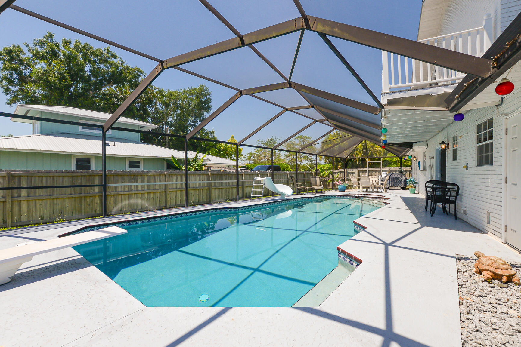 102 NE Surfside Avenue