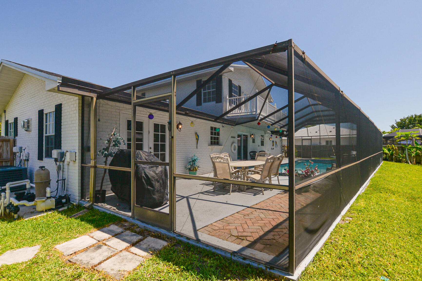 102 NE Surfside Avenue