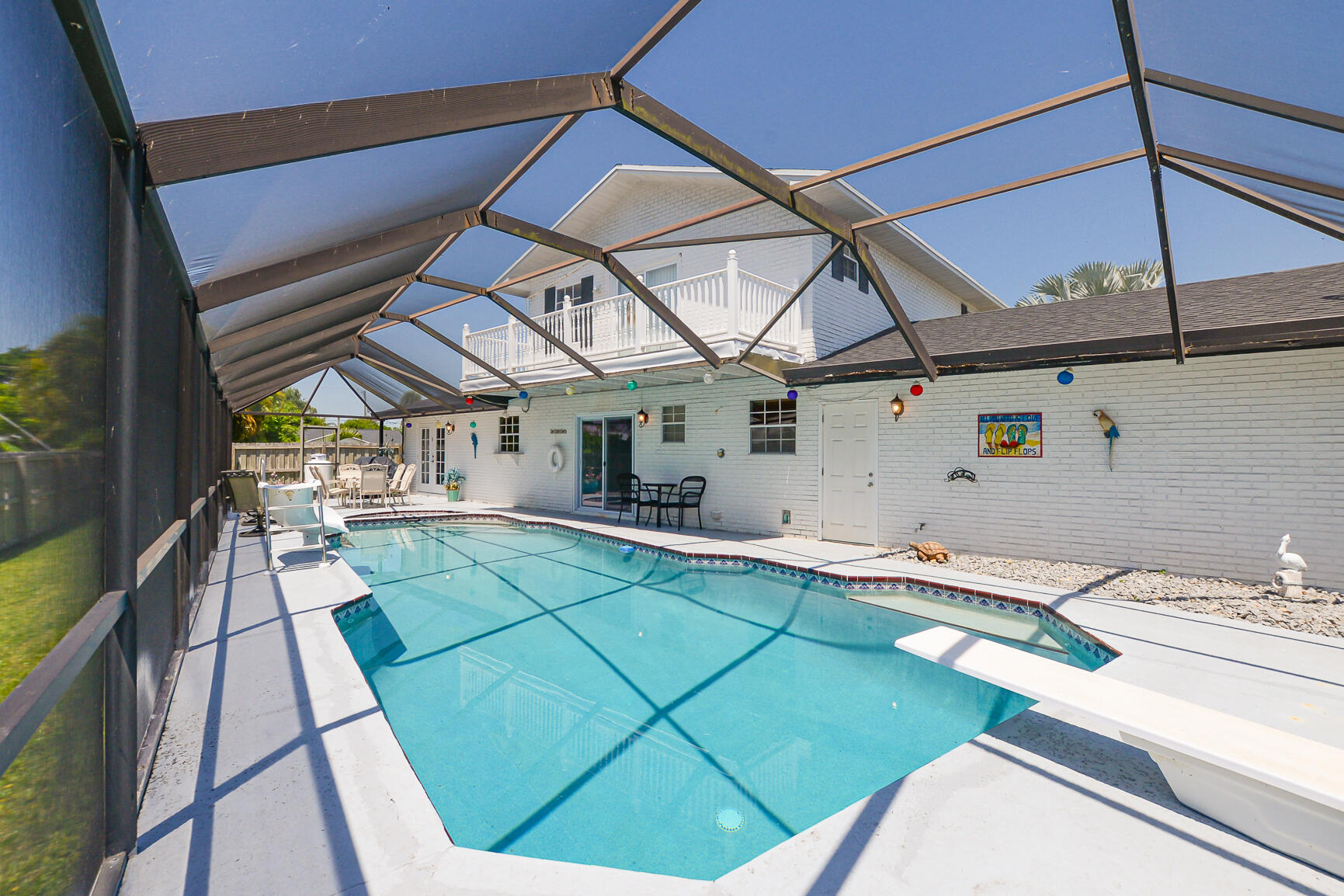 102 NE Surfside Avenue