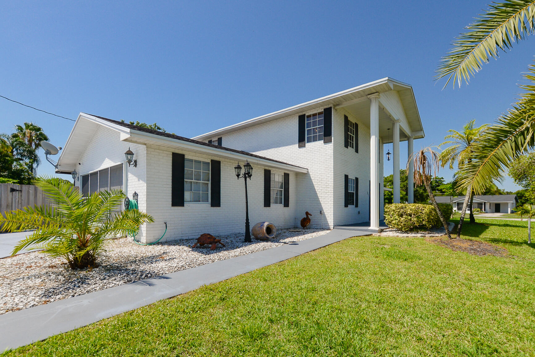 102 NE Surfside Avenue