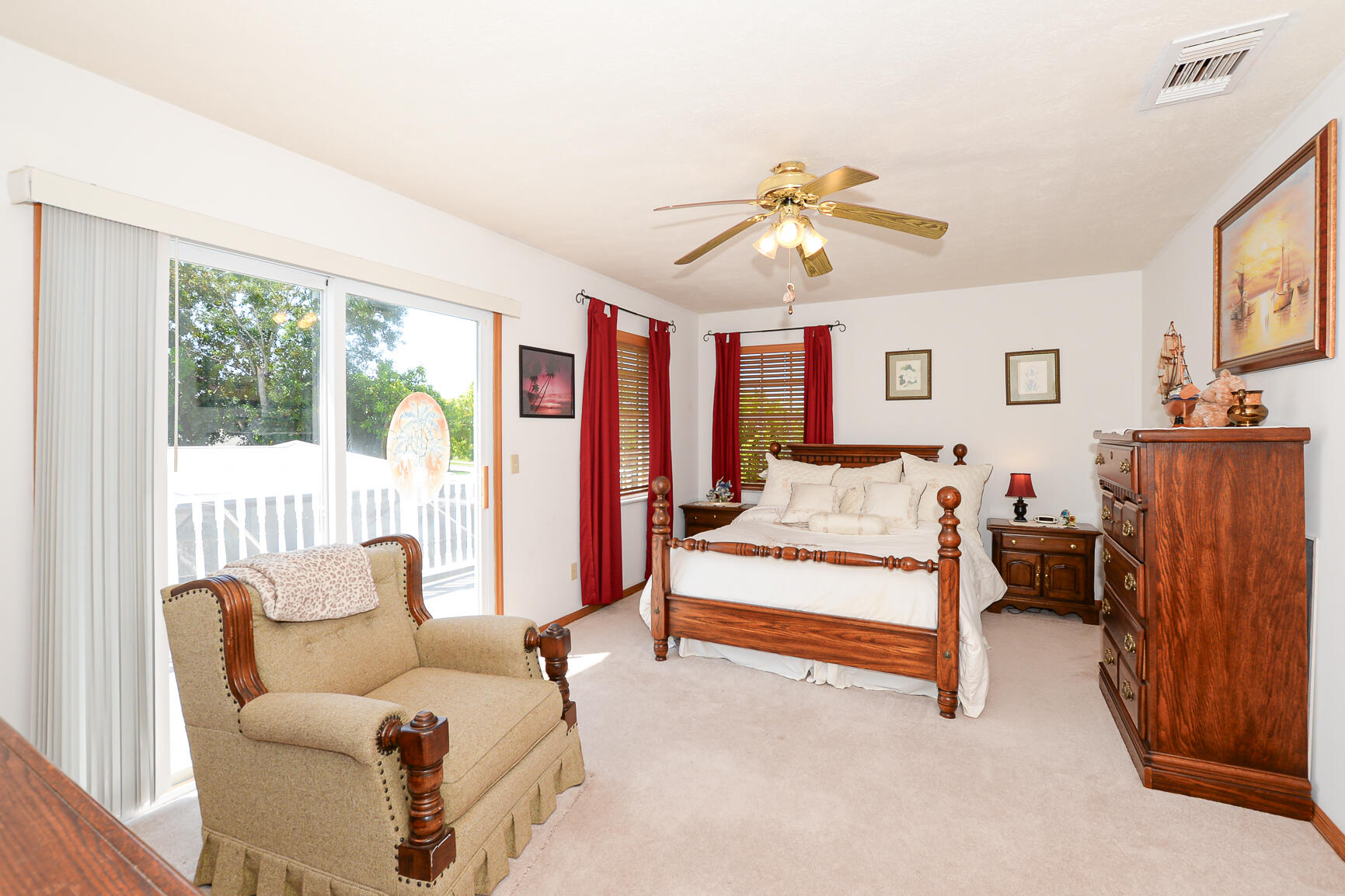 102 NE Surfside Avenue