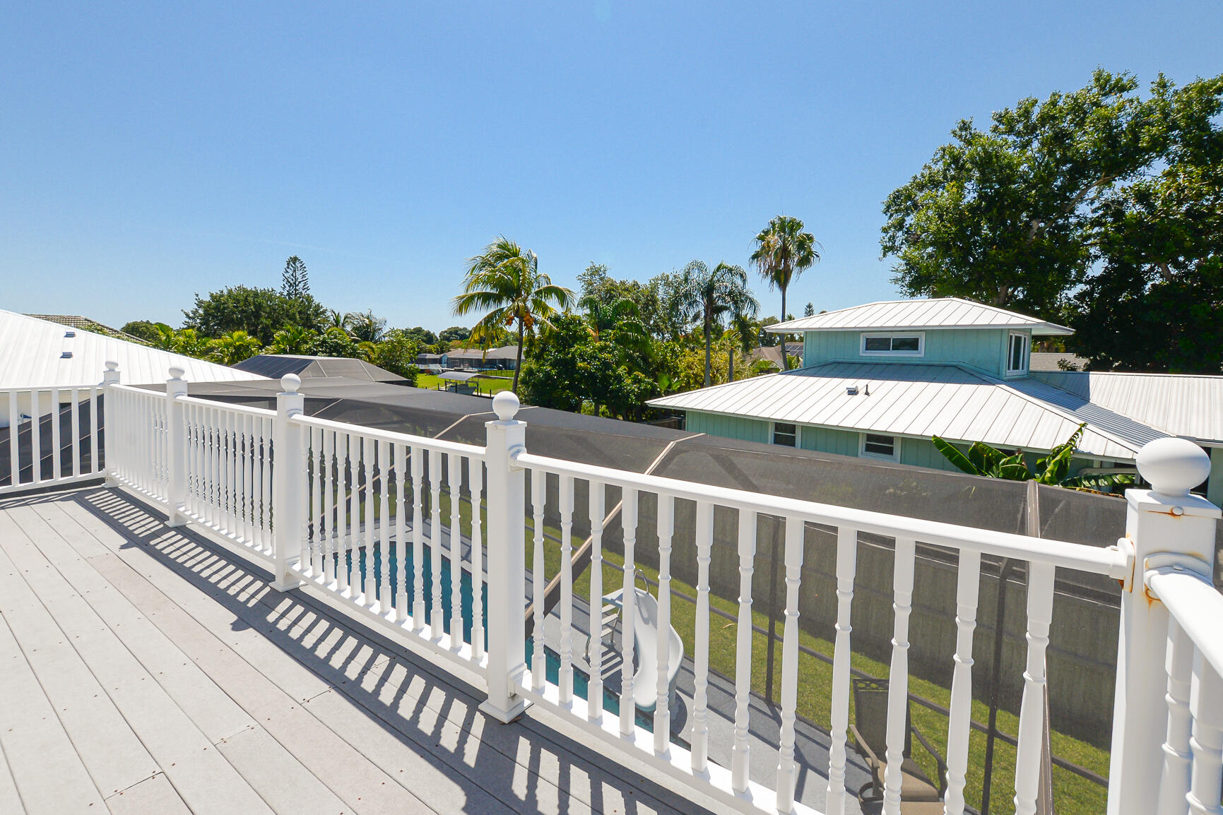 102 NE Surfside Avenue