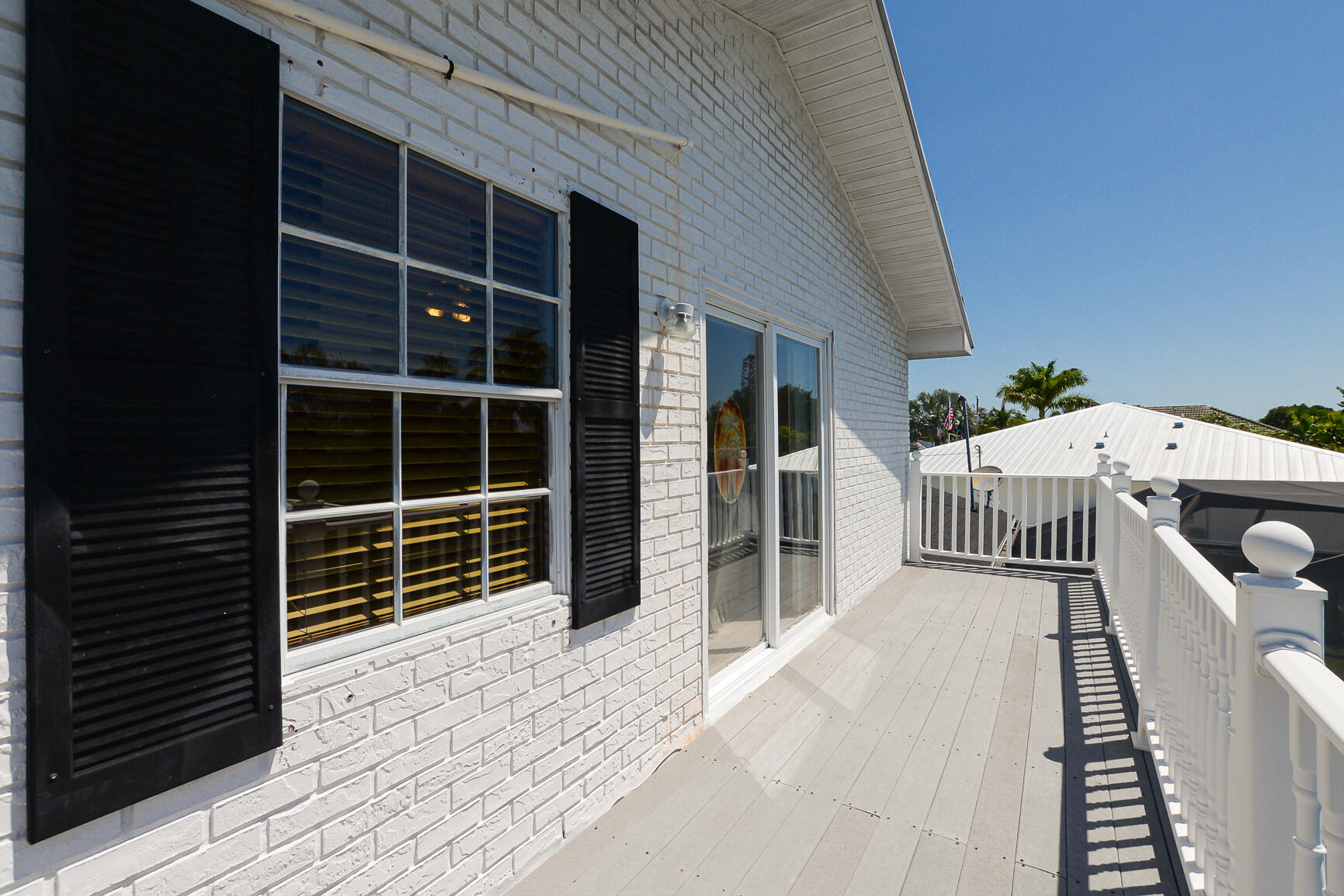 102 NE Surfside Avenue