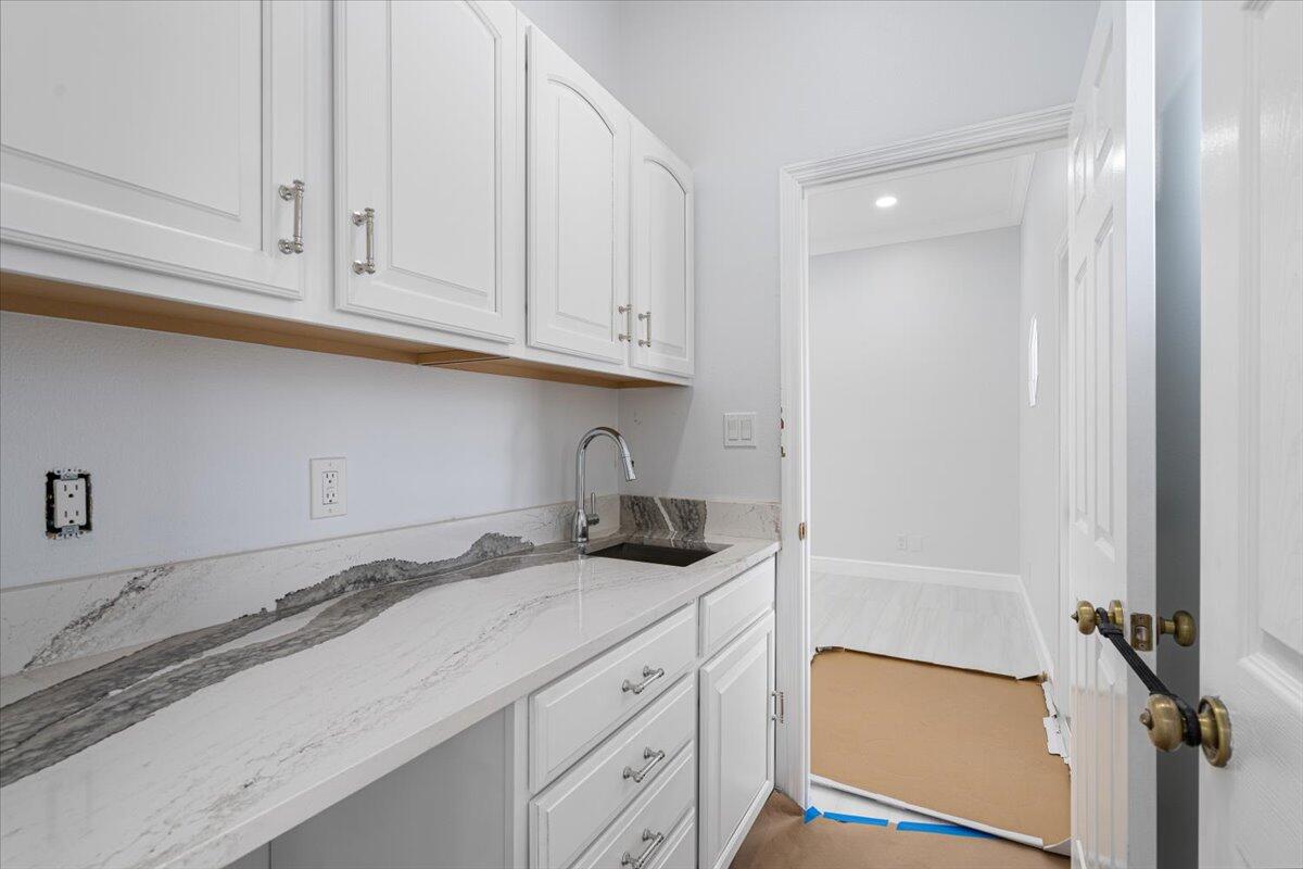 7916 Saddlebrook Drive