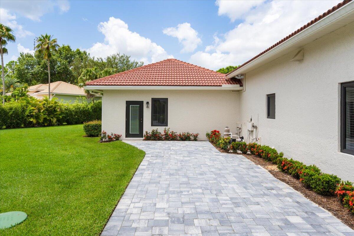 7916 Saddlebrook Drive