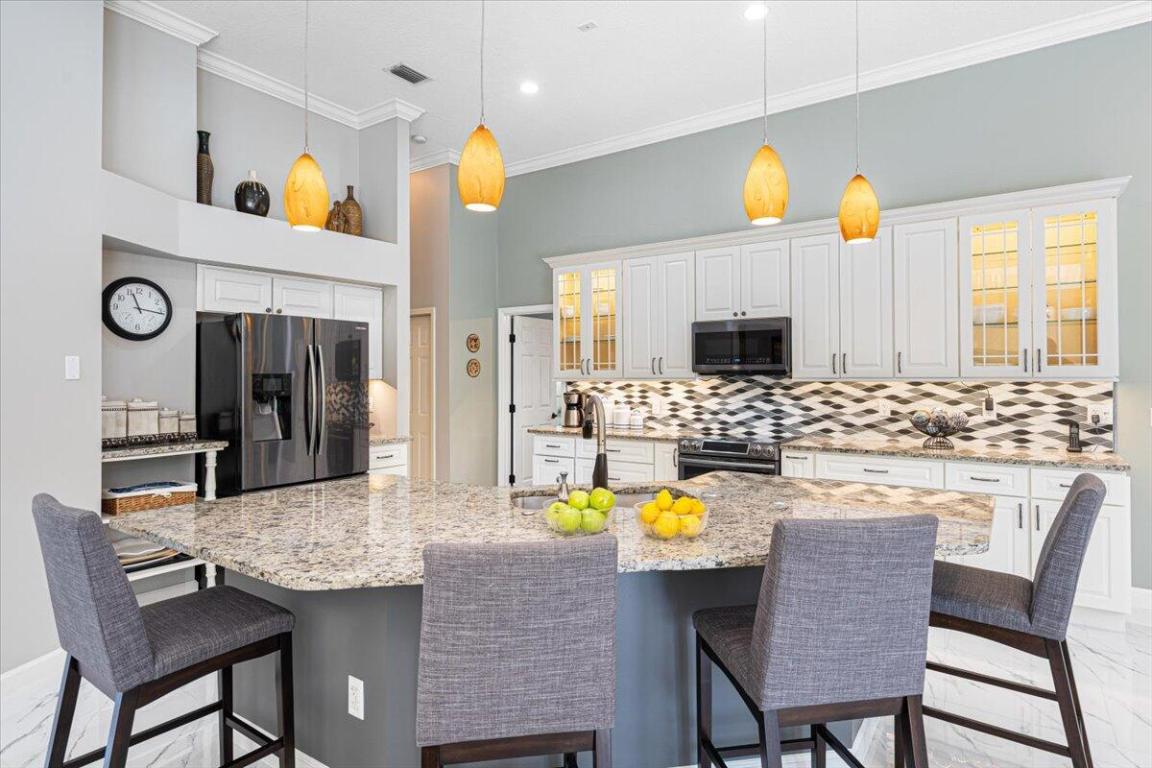 11000 Pine Creek Lane