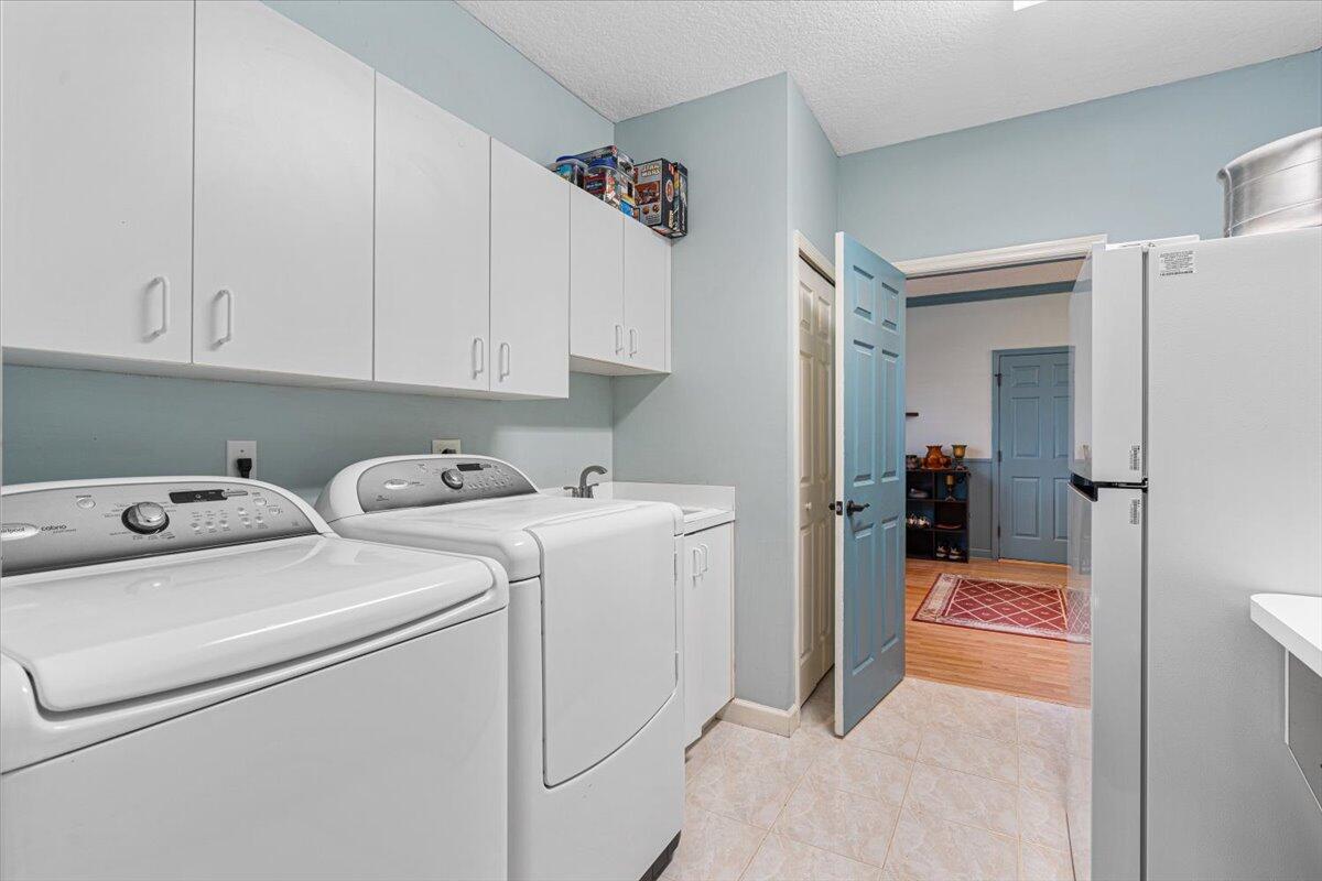 11000 Pine Creek Lane