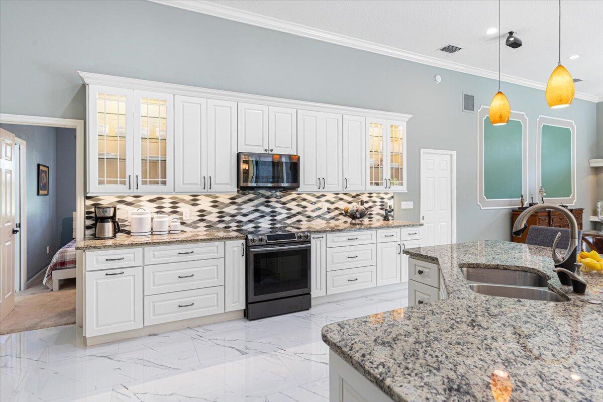 11000 Pine Creek Lane