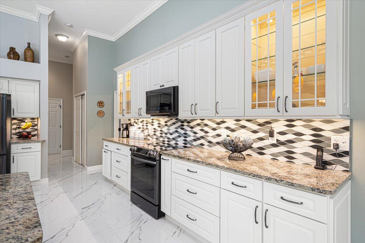 11000 Pine Creek Lane