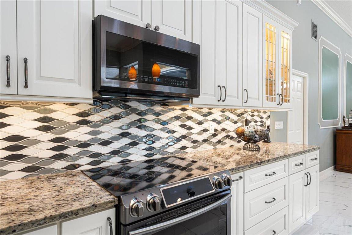 11000 Pine Creek Lane