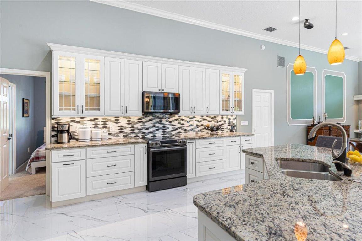 11000 Pine Creek Lane