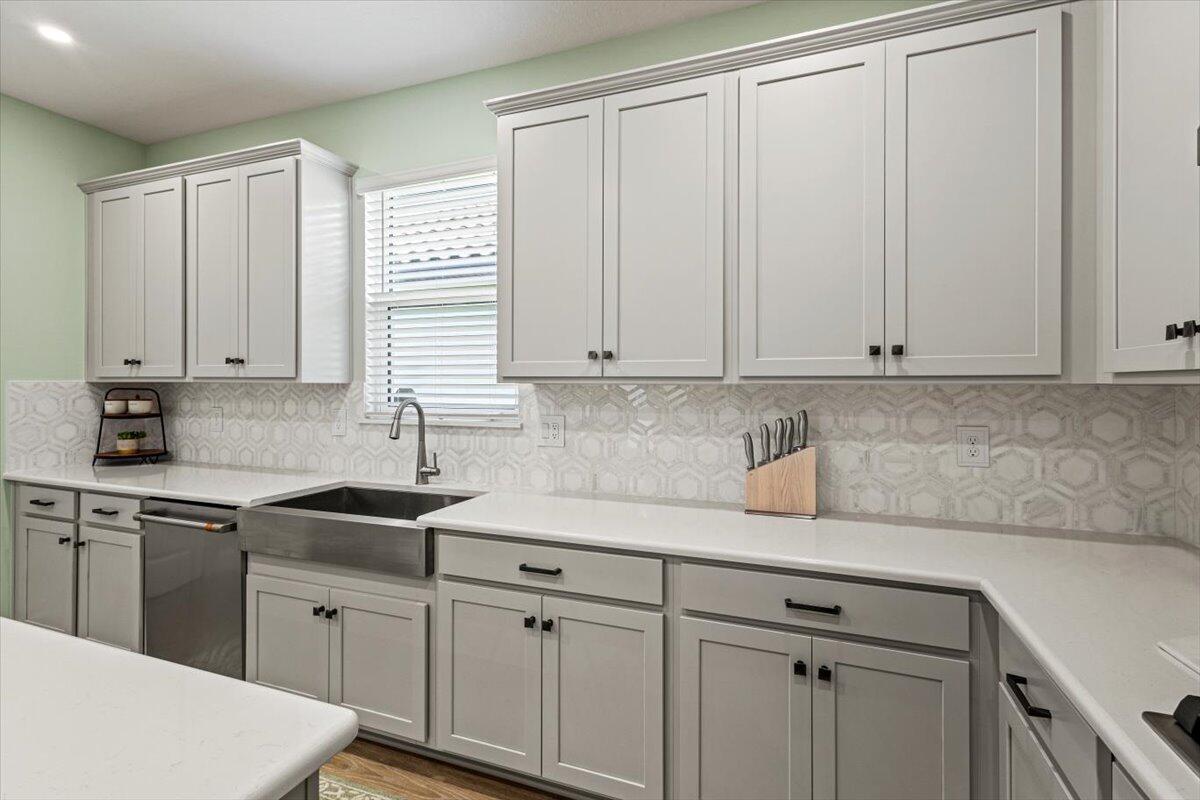 10027 SW Santini Road