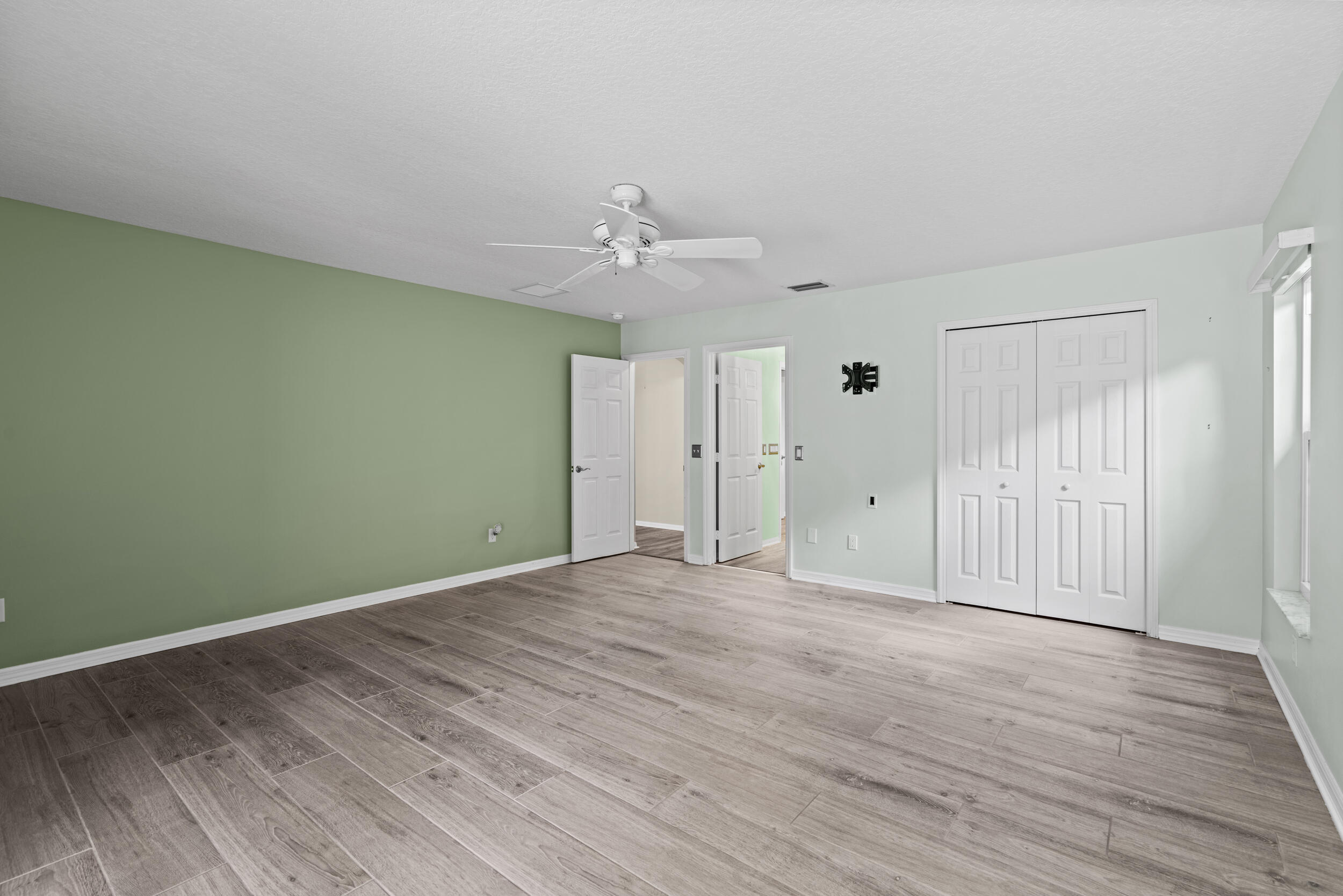 5942 NW Baynard Drive