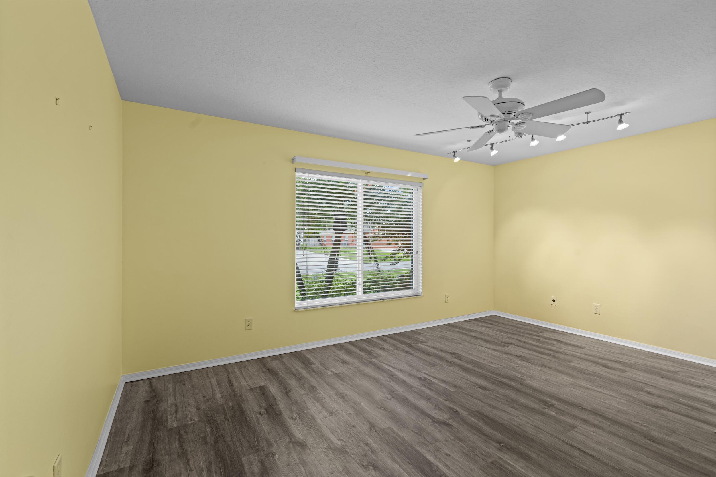 5942 NW Baynard Drive