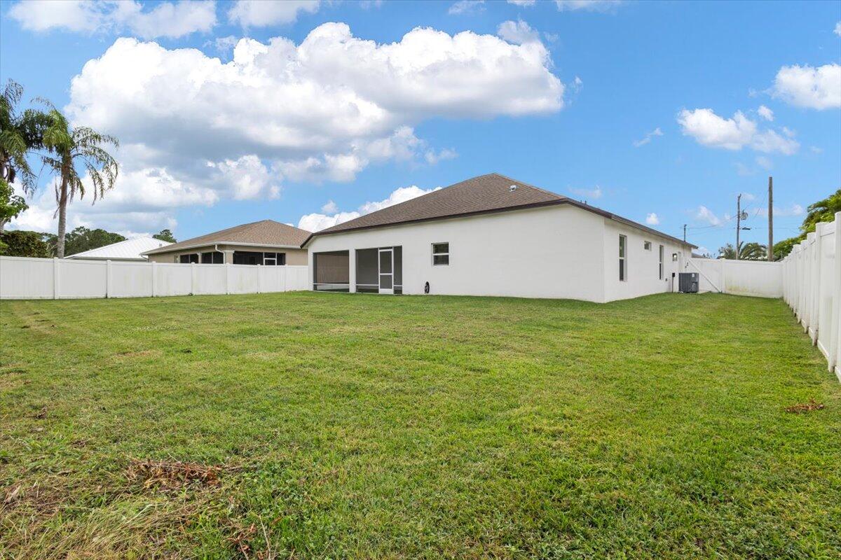 5207 NW South Lovoy Circle