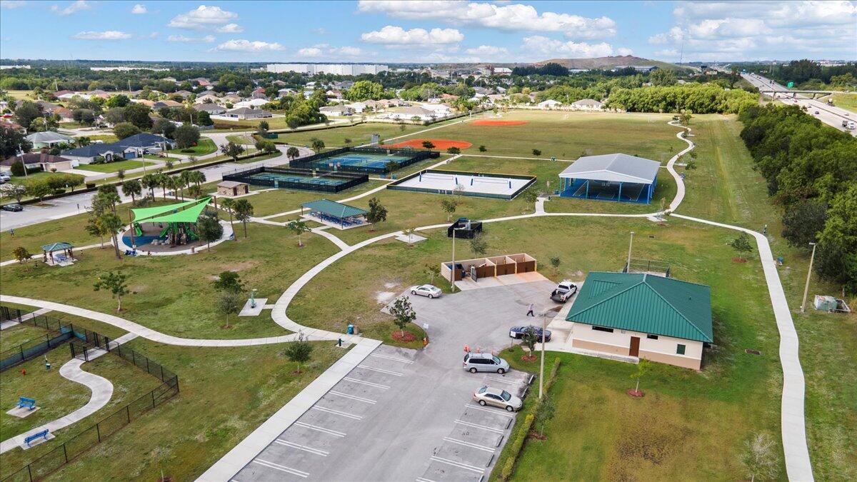 5207 NW South Lovoy Circle