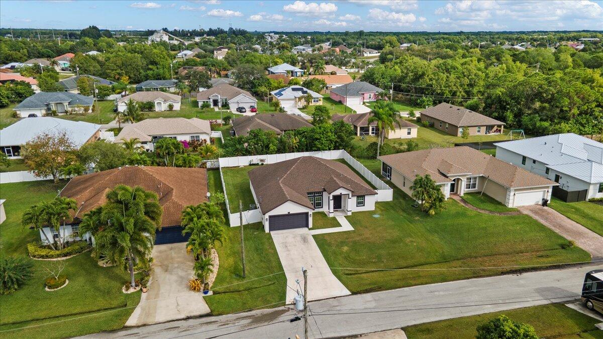 5207 NW South Lovoy Circle
