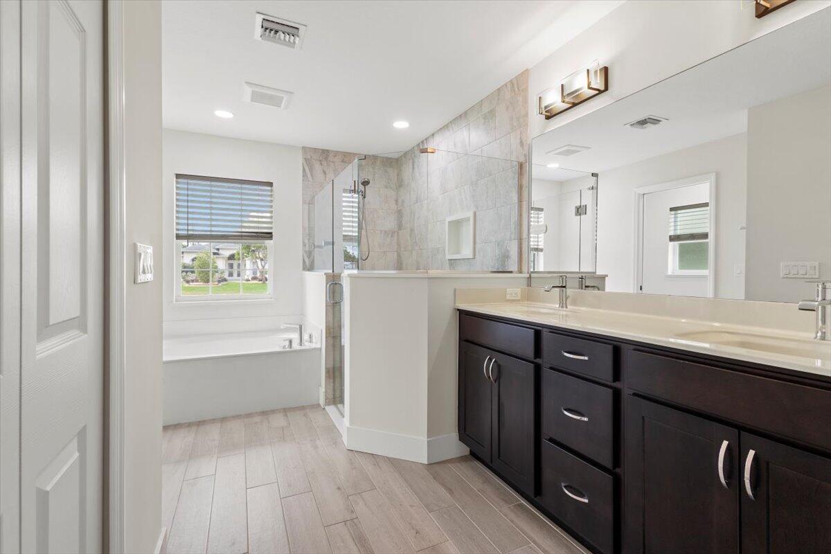 5207 NW South Lovoy Circle