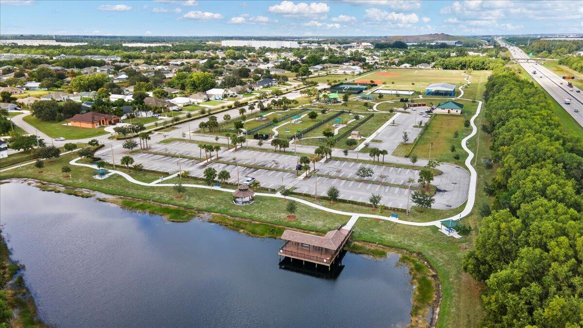 5207 NW South Lovoy Circle