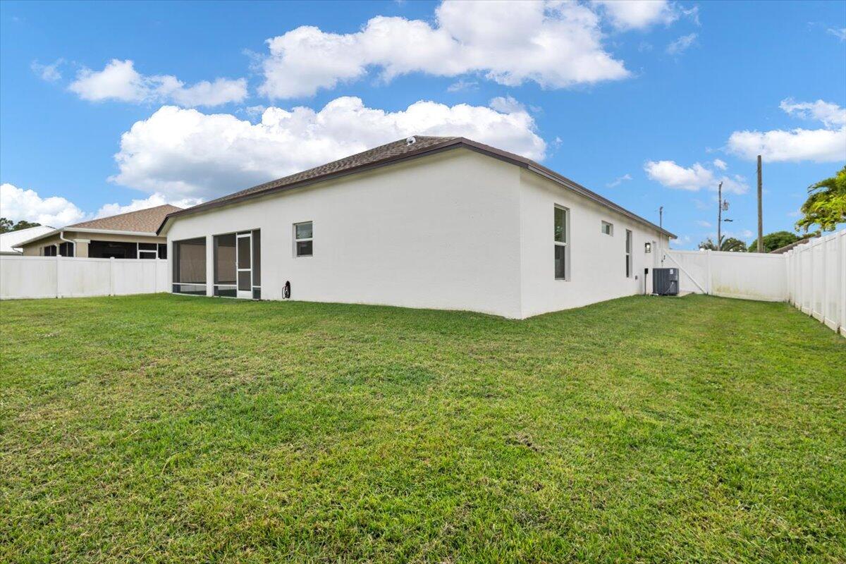 5207 NW South Lovoy Circle
