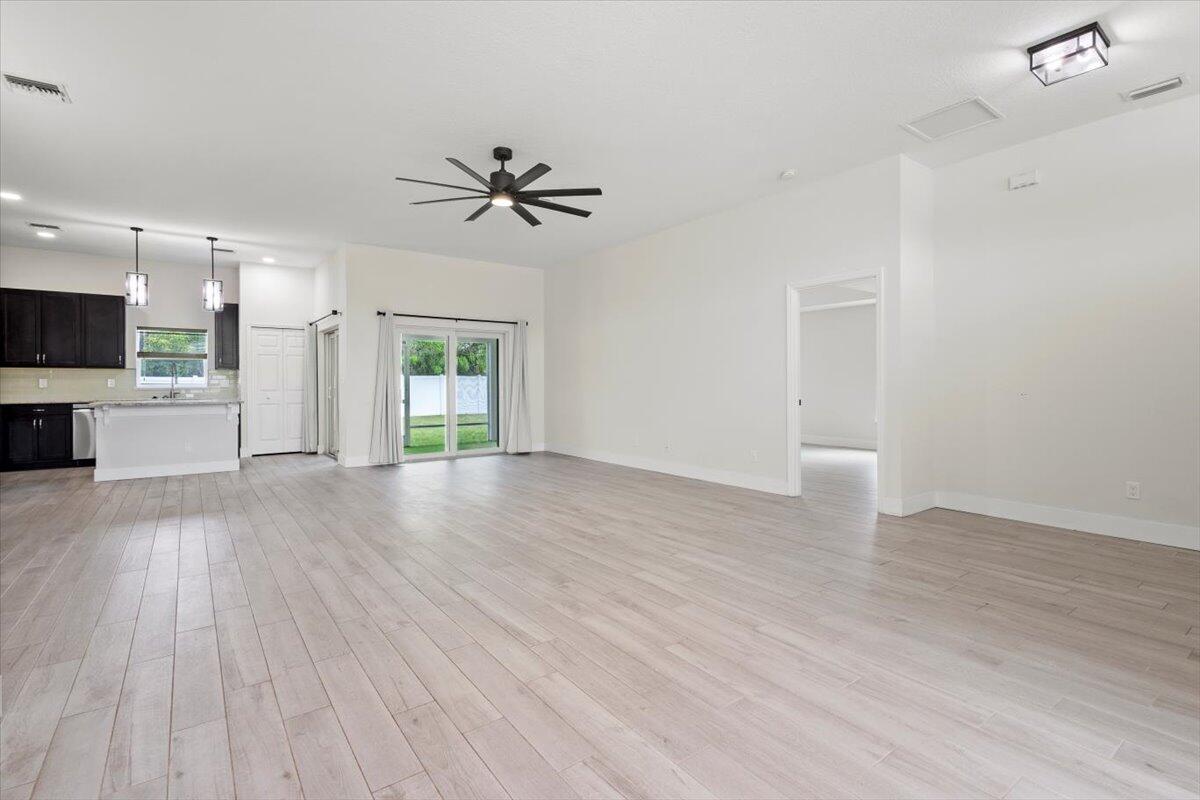 5207 NW South Lovoy Circle