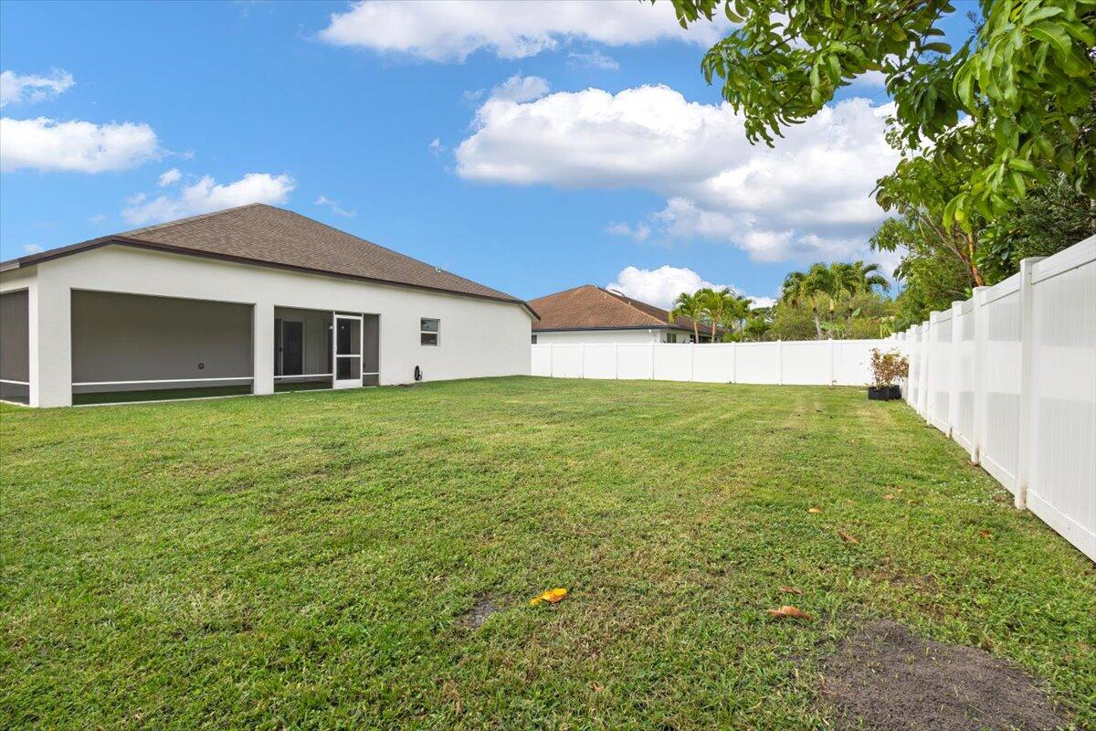 5207 NW South Lovoy Circle