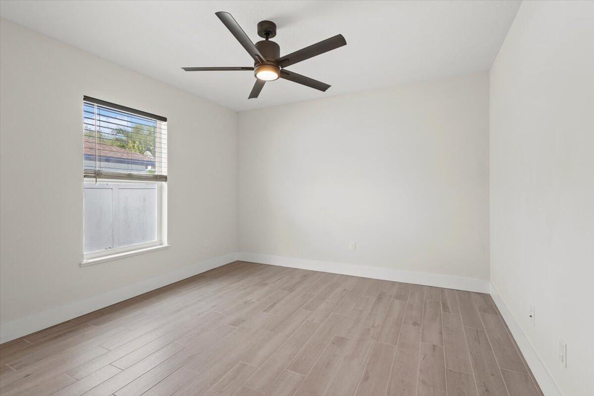 5207 NW South Lovoy Circle