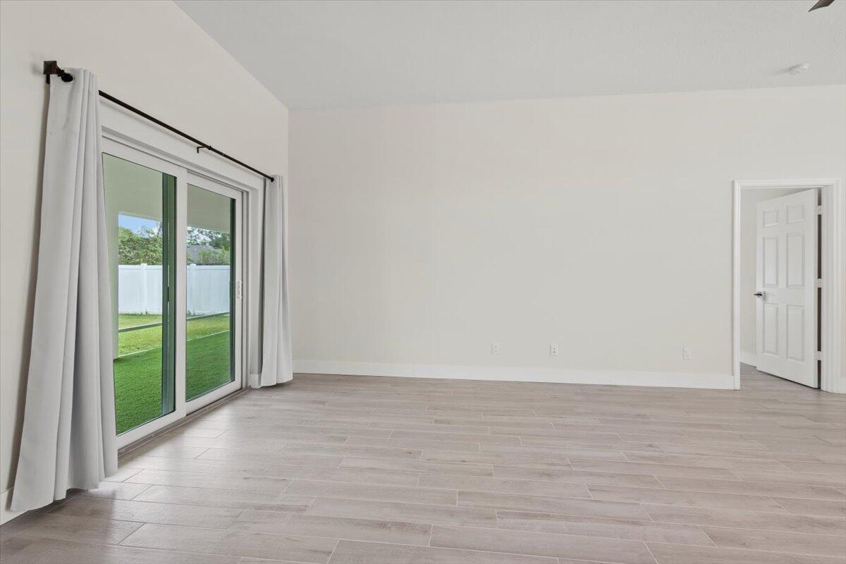 5207 NW South Lovoy Circle