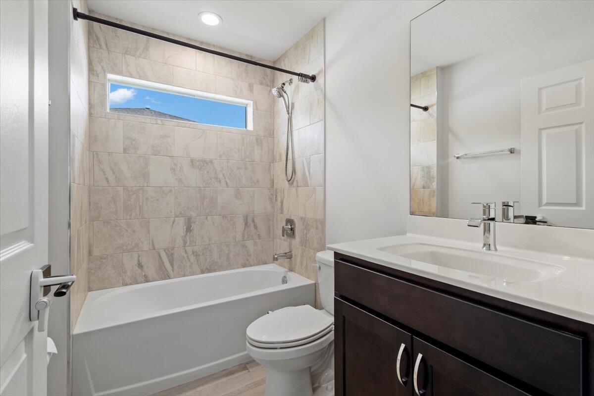 5207 NW South Lovoy Circle