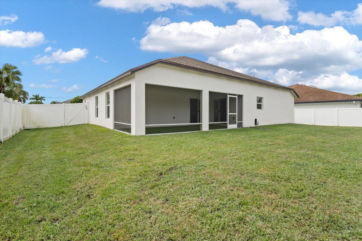 5207 NW South Lovoy Circle