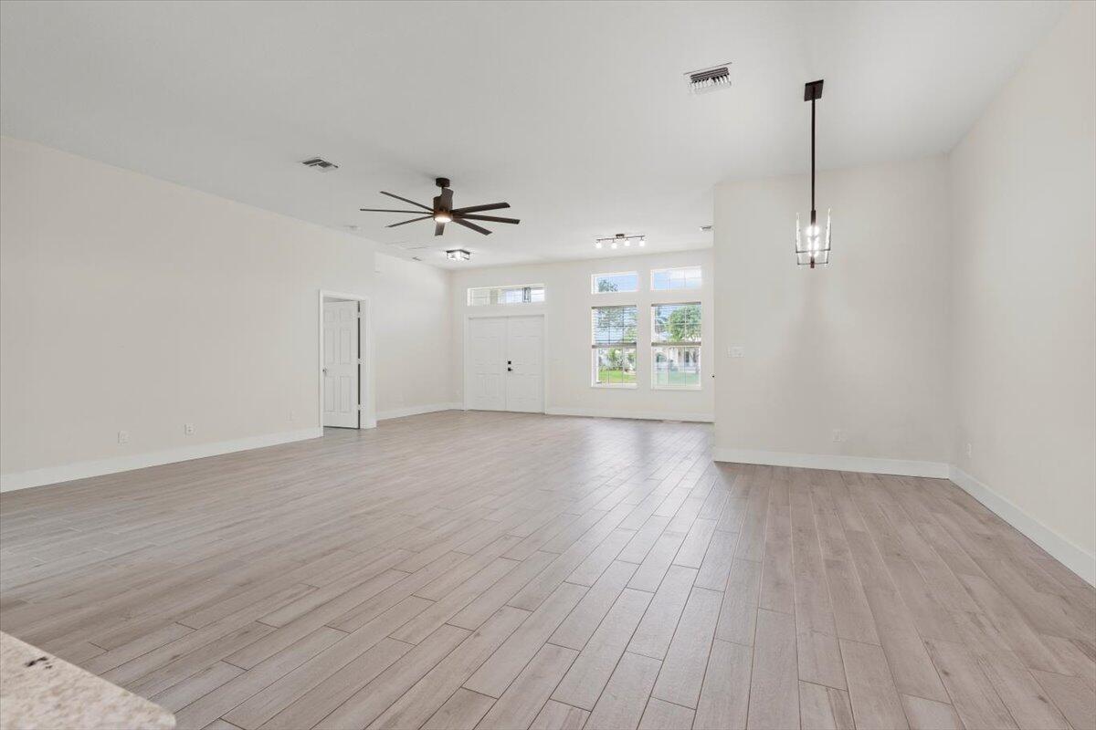 5207 NW South Lovoy Circle