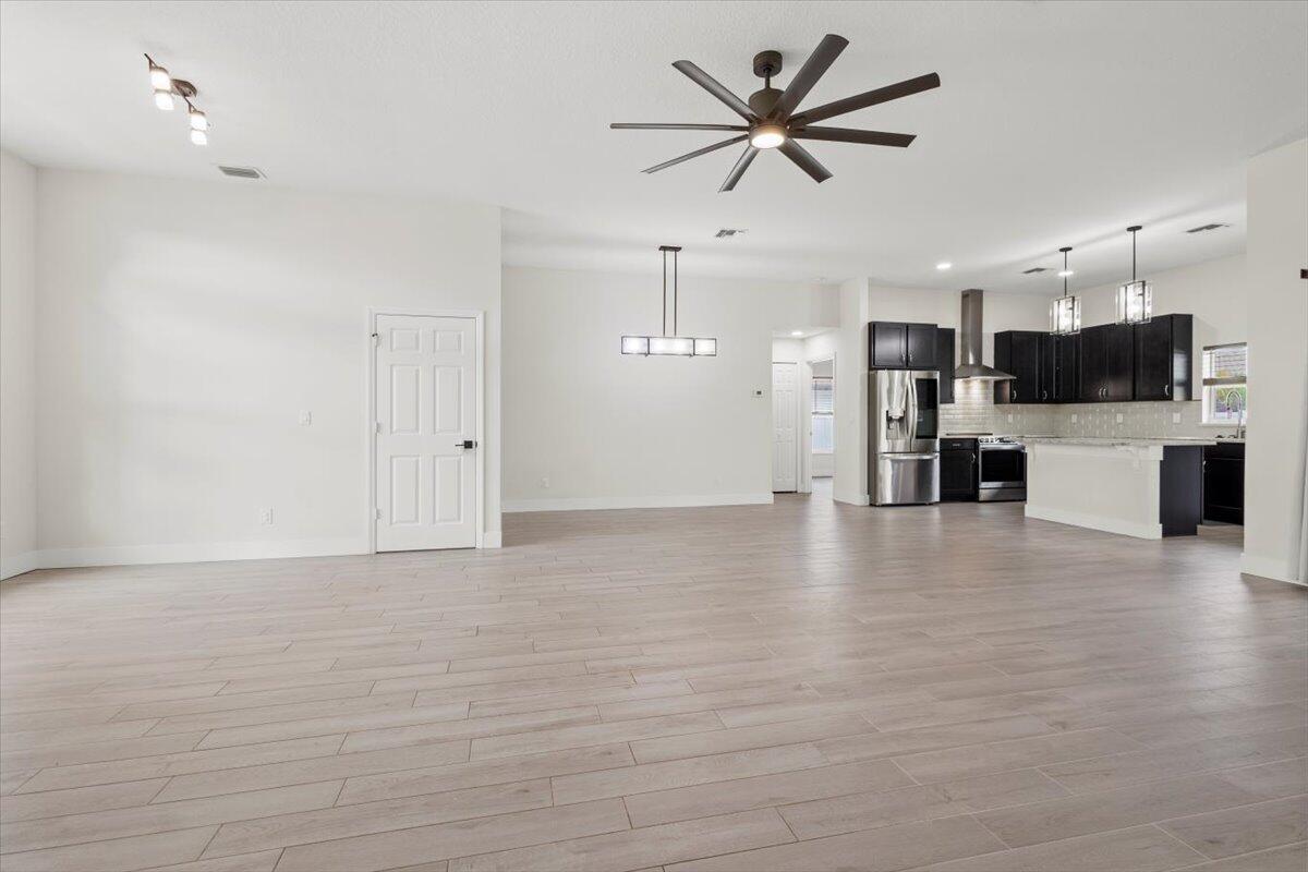 5207 NW South Lovoy Circle