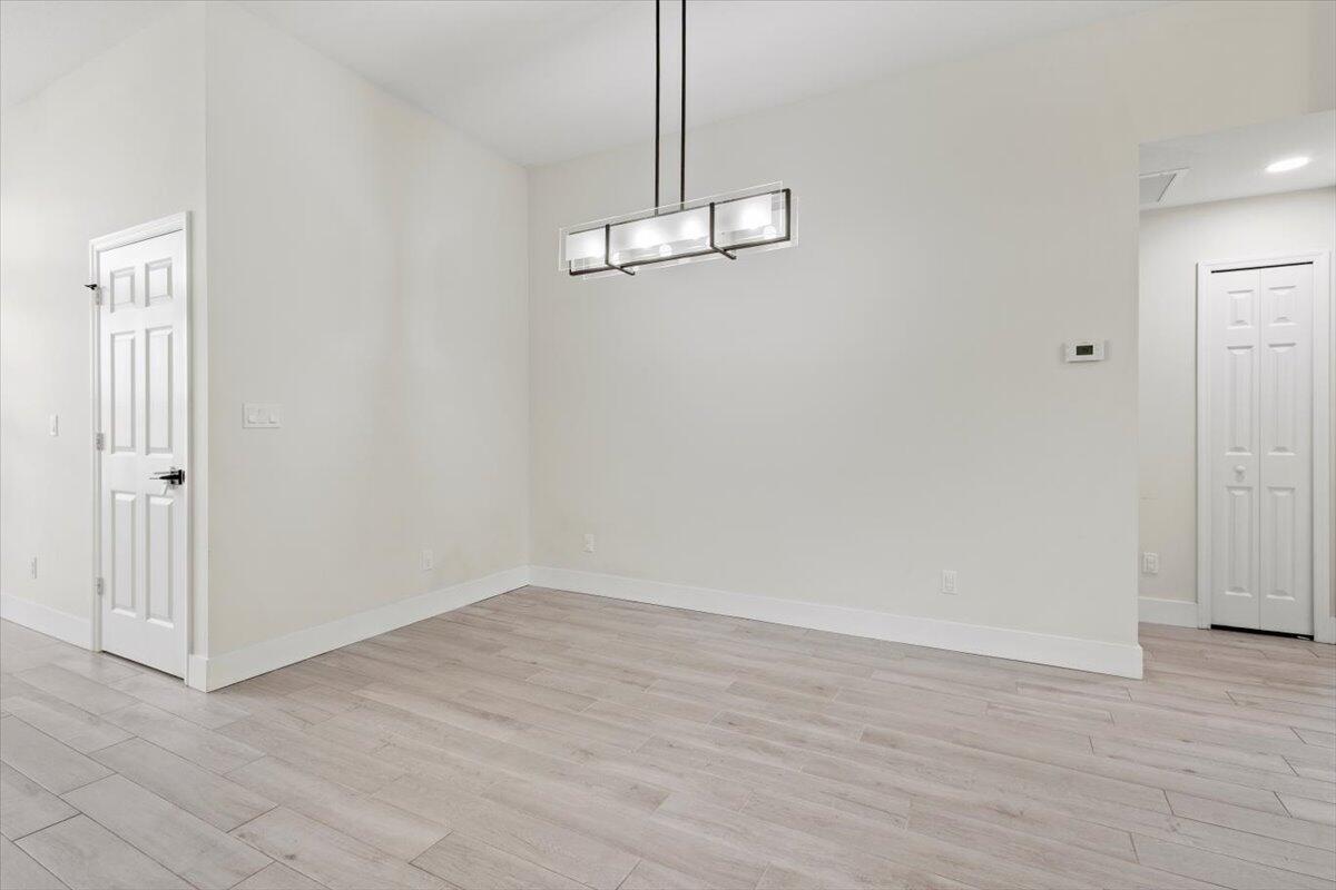 5207 NW South Lovoy Circle