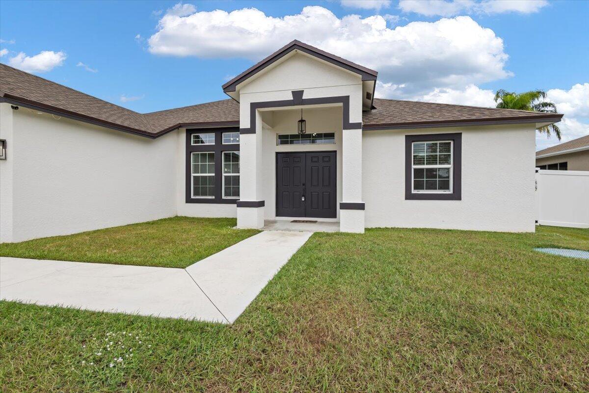5207 NW South Lovoy Circle