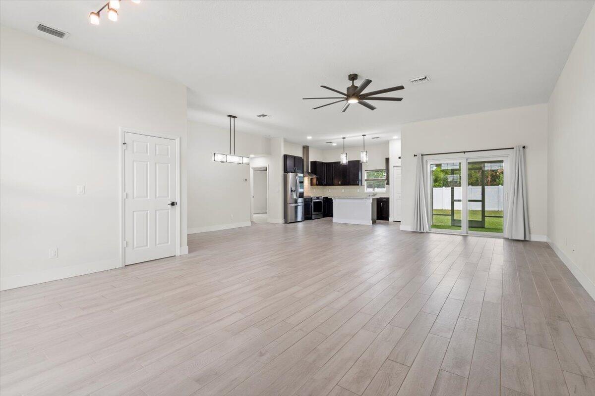 5207 NW South Lovoy Circle