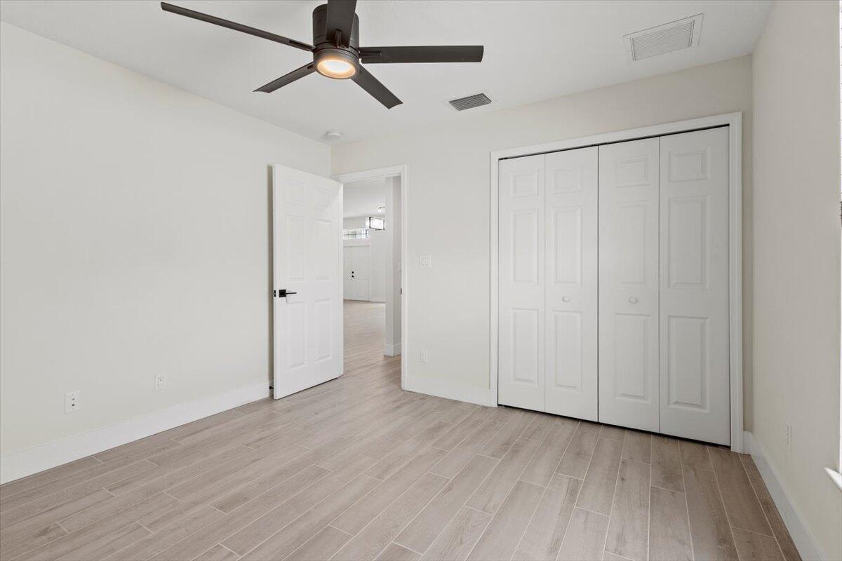 5207 NW South Lovoy Circle