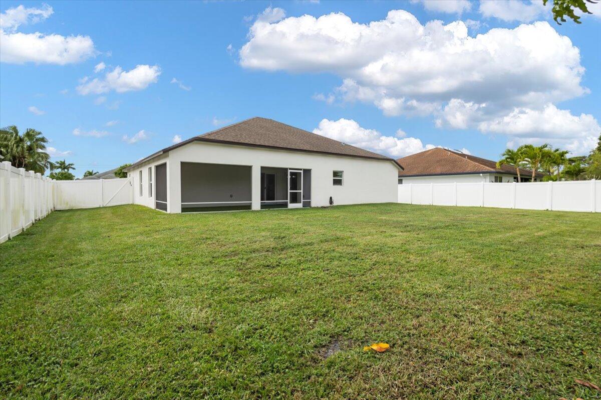 5207 NW South Lovoy Circle