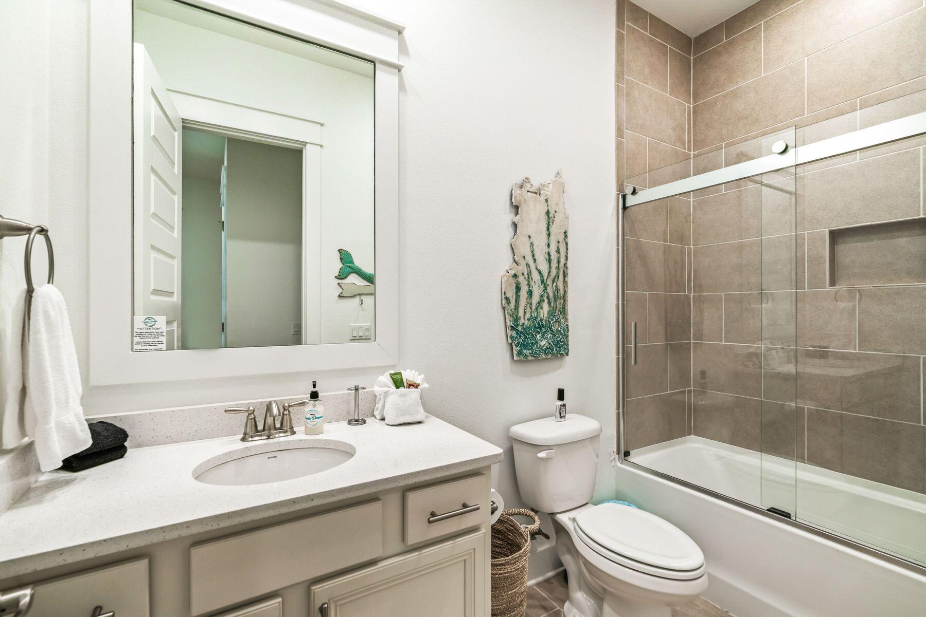 100 E Pine Lands Loop Unit: Unit B