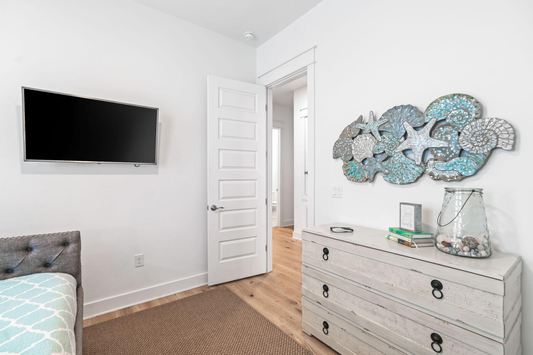 100 E Pine Lands Loop Unit: Unit B