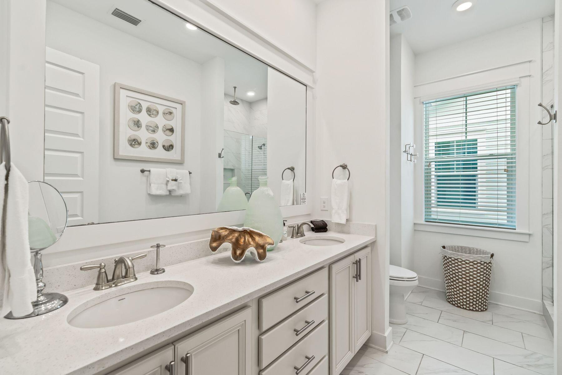 100 E Pine Lands Loop Unit: Unit B