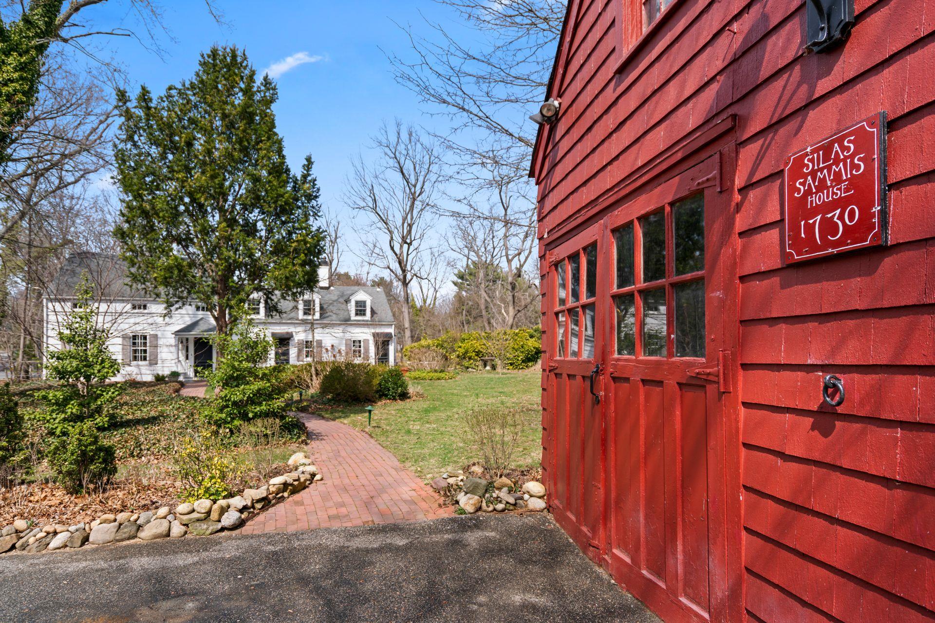 302 W Neck Road