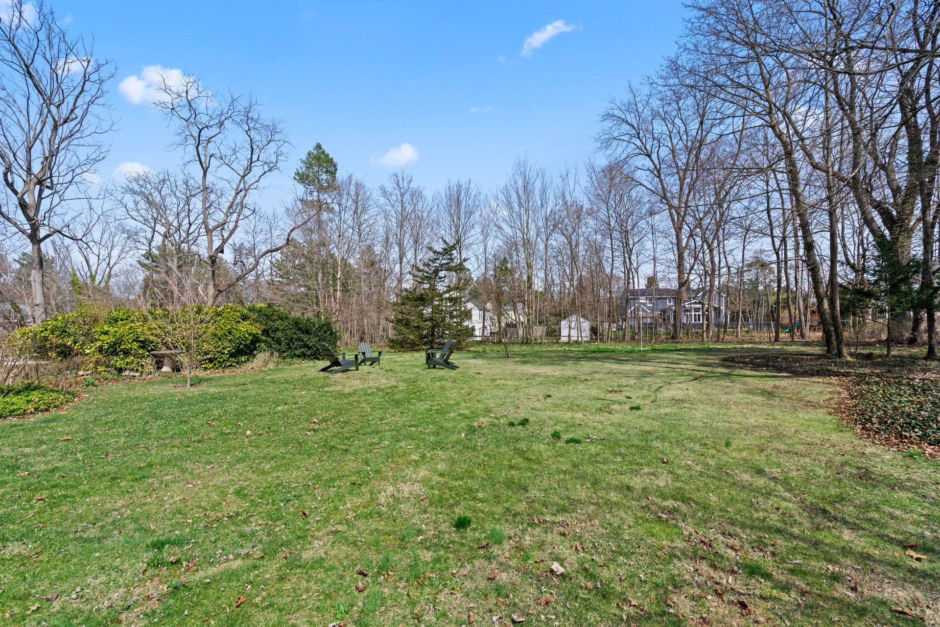 302 W Neck Road