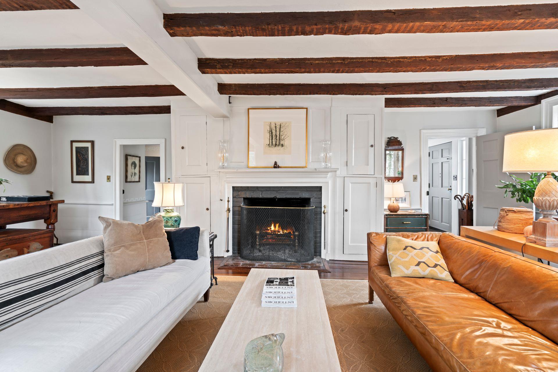 302 W Neck Road