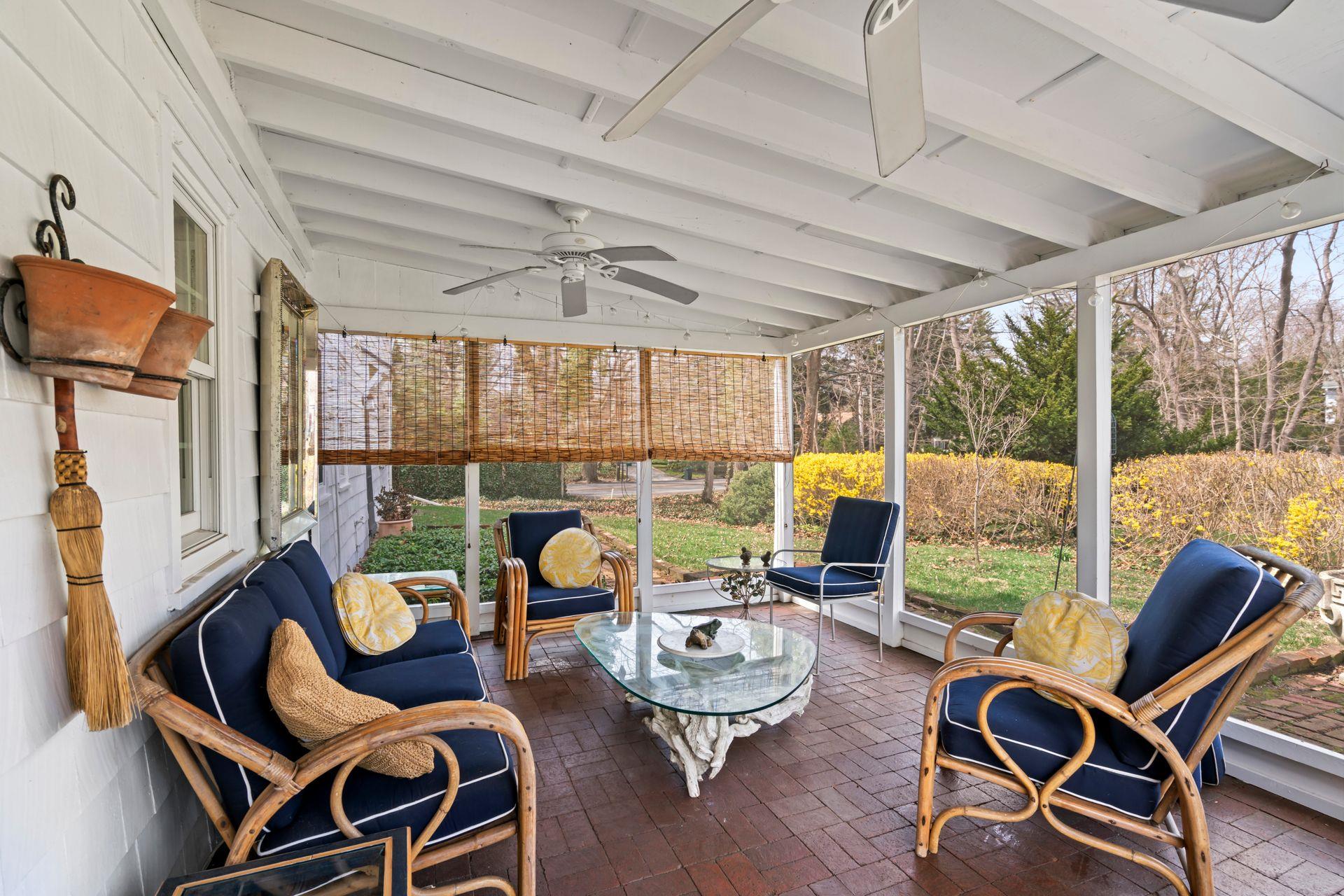302 W Neck Road
